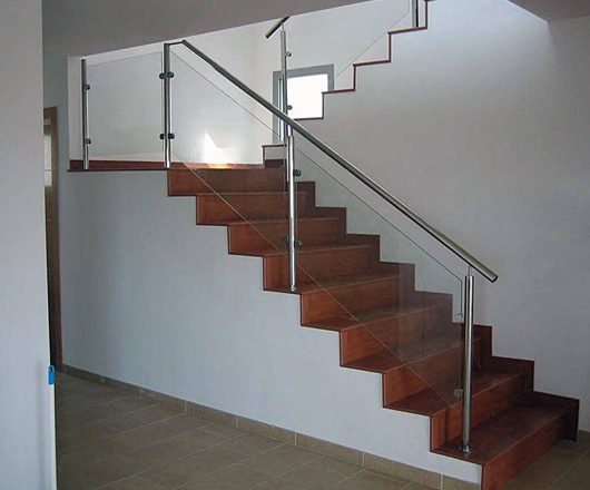 Barandas y Escaleras de acero inoxidable